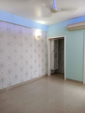Room in 3 BHK Apartment at Emaar Emerald Estate, Sector 65 – for Rent