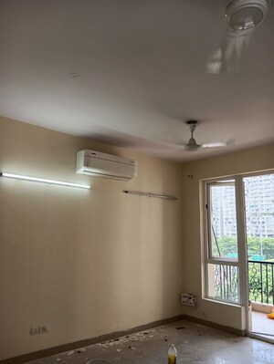 Room in 3 BHK Apartment at Emaar Emerald Estate, Sector 65 – for Rent