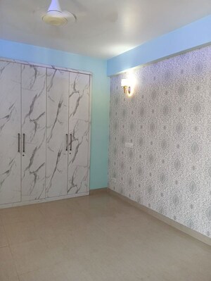 Room in 3 BHK Apartment at Emaar Emerald Estate, Sector 65 – for Rent