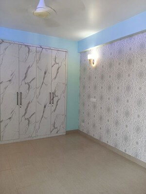 Room in 3 BHK Apartment at Emaar Emerald Estate, Sector 65 – for Rent