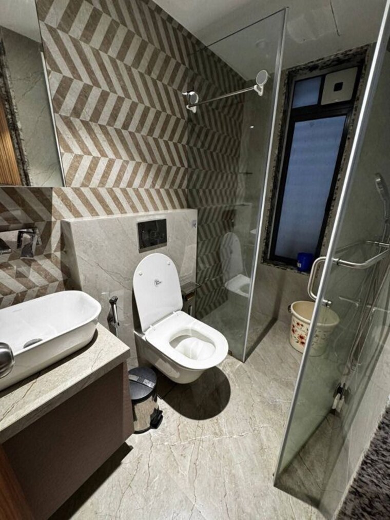 Bathroom, jrle-the-amazing 3 Bedroom 1250 Sq.Ft. Apartment In Khar West Mumbai 10620141