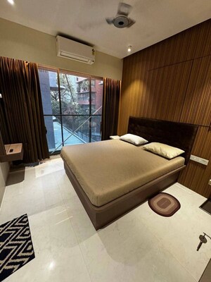 Bedroom in 3 BHK Apartment at Jrle The Amazing, Khar West – for Rent