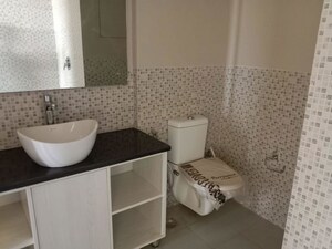 Bathroom in 1 BHK Builder Floor at Sector 23 – for Rent