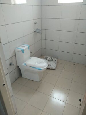 Bathroom in 1 BHK Builder Floor at Sector 23 – for Rent