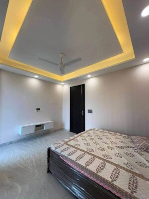 Bedroom in 3 BHK Builder Floor at BPTP Amstoria, Sector 102 – for Sale