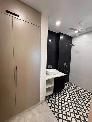 Bathroom in 3 BHK Builder Floor at BPTP Amstoria, Sector 102 – for Sale