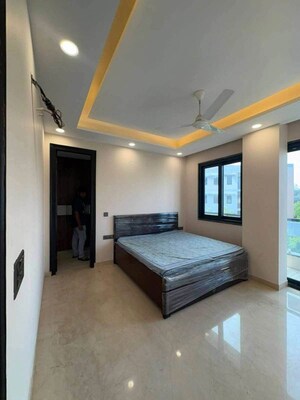 Room in 3 BHK Builder Floor at BPTP Amstoria, Sector 102 – for Sale