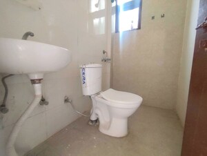Bathroom in 1 BHK Builder Floor at Sector 23 – for Rent