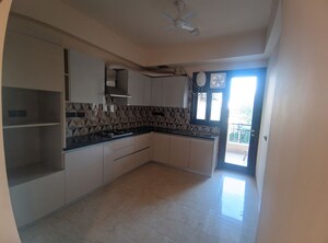 Room in 4 BHK Apartment at Eros Edenwood Towers, Lakkarpur – for Rent