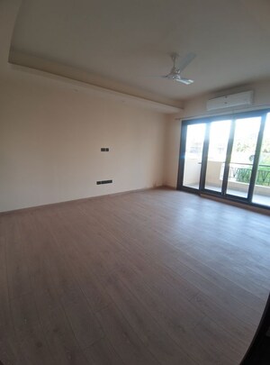 Room in 4 BHK Apartment at Eros Edenwood Towers, Lakkarpur – for Rent