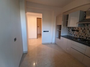 Room in 4 BHK Apartment at Eros Edenwood Towers, Lakkarpur – for Rent