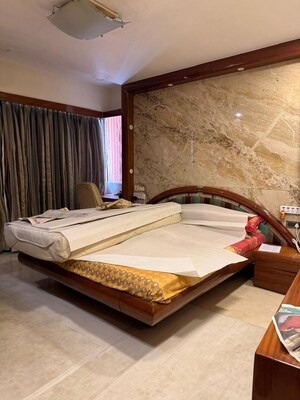 2 BHK Apartment For Sale in Marine Drive