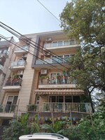 3 BHK + Servant Room 2000 Sq.Ft. Builder Floor in Defence Colony