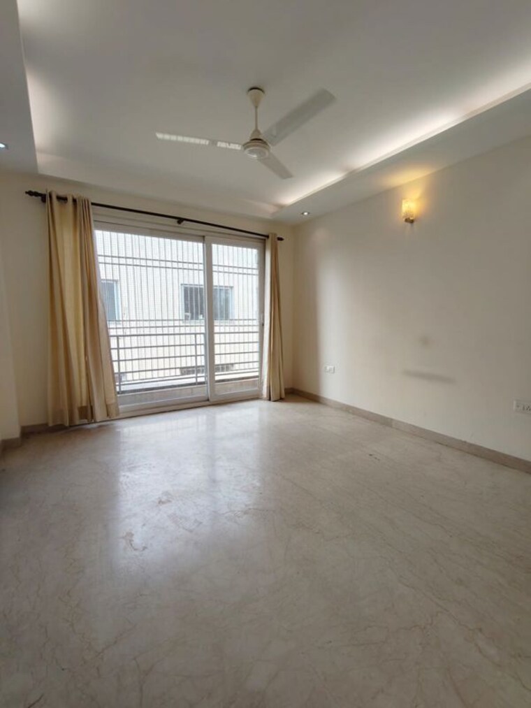 Room, defence colony 3 Bedroom 2000 Sq.Ft. Builder Floor In Defence Colony Delhi 10620237