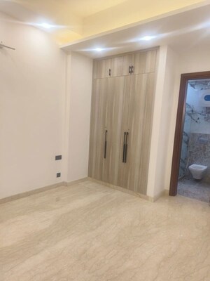 Room in 4 BHK Builder Floor at Green Park Extension – for Sale