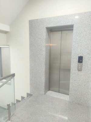 Lift in 4 BHK Builder Floor at Green Park Extension – for Sale