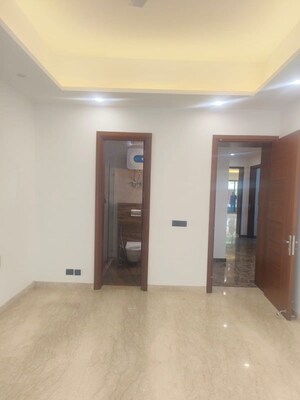 Room in 4 BHK Builder Floor at Green Park Extension – for Sale