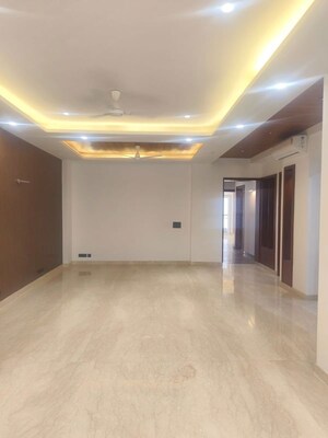 Room in 4 BHK Builder Floor at Green Park Extension – for Sale