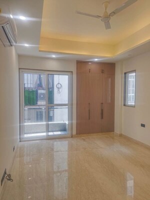 Room in 4 BHK Builder Floor at Green Park Extension – for Sale