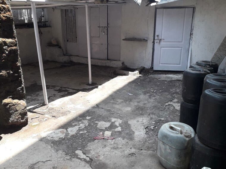  Parking, goregaon east Commercial Warehouse 600 Sq.Ft. In Goregaon East Mumbai 10620258