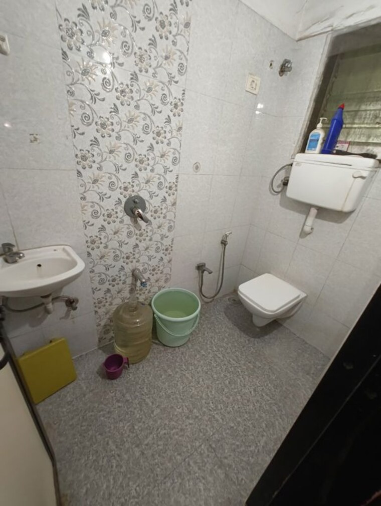 Bathroom, thane west 2 Bedroom 650 Sq.Ft. Apartment In Thane West Thane 10620259
