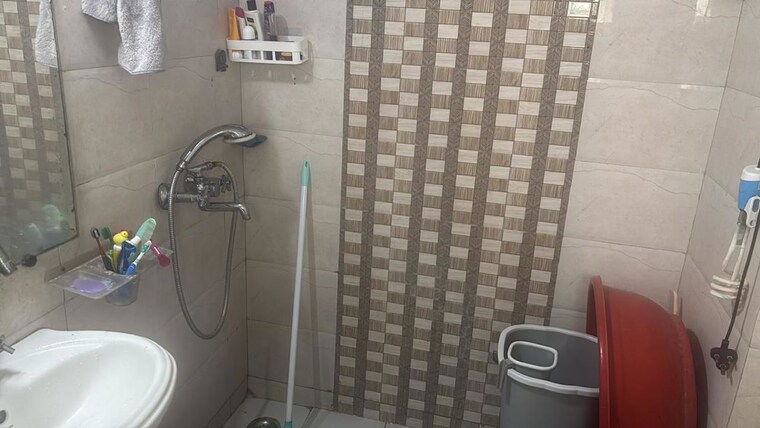 Bathroom, gaur-city-6th-avenue 3.5 Bedroom 1560 Sq.Ft. Apartment In Sector 4 Greater Noida Greater Noida 10614202
