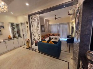 Bedroom in 3 BHK Builder Floor at BPTP Amstoria, Sector 102 – for Sale
