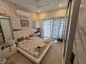 3 BHK Builder Floor For Sale in BPTP Amstoria, Sector 102