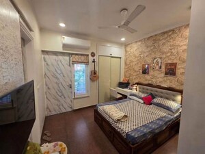 Bedroom in 3 BHK Builder Floor at BPTP Amstoria, Sector 102 – for Sale