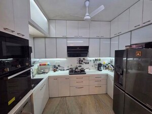Kitchen in 3 BHK Builder Floor at BPTP Amstoria, Sector 102 – for Sale
