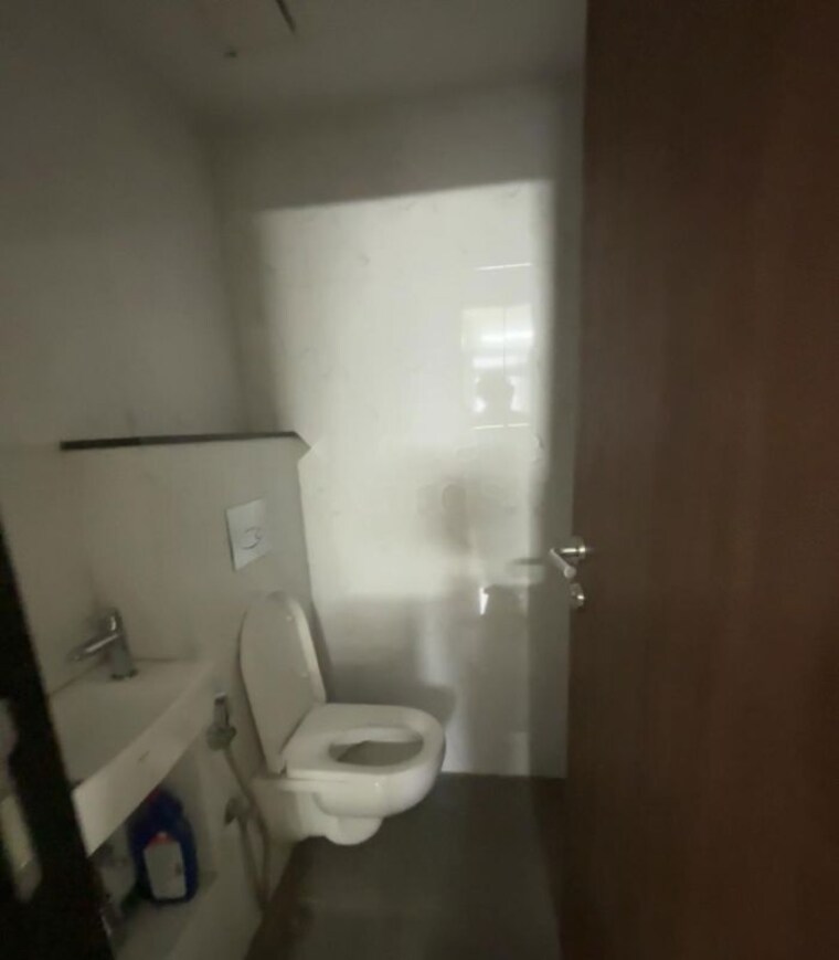 Bathroom, lodha-amara 1 Bedroom 900 Sq.Ft. Apartment In Kolshet Road Thane 10620315