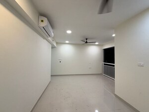 Room in 2 BHK Apartment at Dynamix Divum, Malad East – for Rent