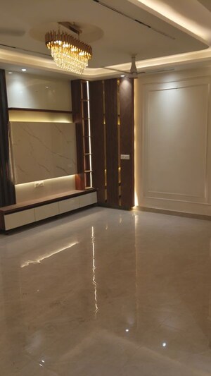 Room in 4 BHK Builder Floor at Sector 15 Dwarka – for Sale
