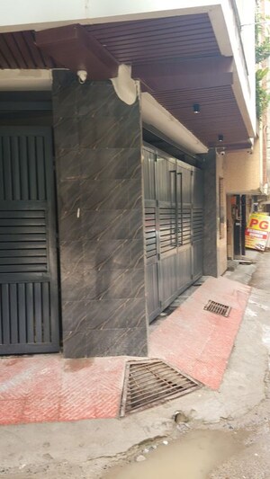 Room in 4 BHK Builder Floor at Sector 15 Dwarka – for Sale
