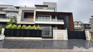 6+ BHK Villa For Sale in Sector 82