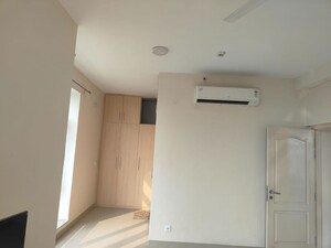 Room in 4 BHK Apartment at Jaypee Kalypso Court, Sector 128 – for Sale