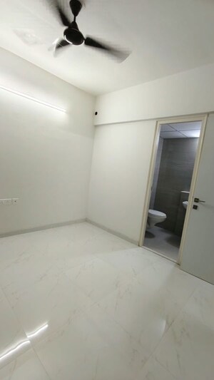 Room in 1.5 BHK Apartment at Runwal Gardens, Dombivli East – for Rent