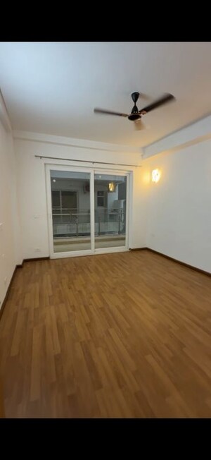 Room in 5 BHK Apartment at SS Linden, Sector 84 – for Rent