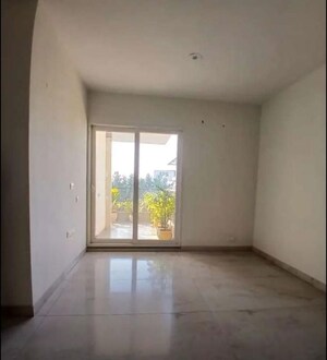 Room in 3 BHK Apartment at Malwa Escon Primera, International Airport Road – for Rent