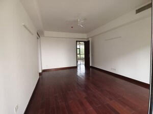 Room in 4 BHK Apartment at Jaypee Greens The Castille Iii, Jaypee Greens – for Sale