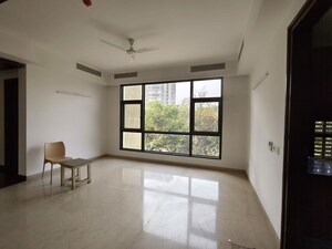 Room in 4 BHK Apartment at Jaypee Greens The Castille Iii, Jaypee Greens – for Sale