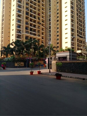 1 BHK Apartment For Rent in K Raheja Heights, Malad East