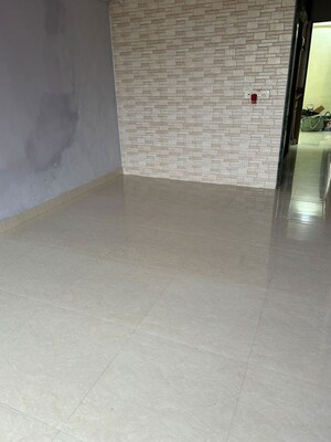 Room in 1 BHK Apartment at Suman Youngster CHS, Kandivali West – for Rent