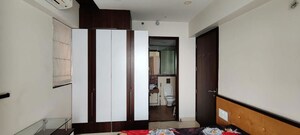 Room in 2 BHK Apartment at Lodha Fiorenza, Goregaon East – for Rent