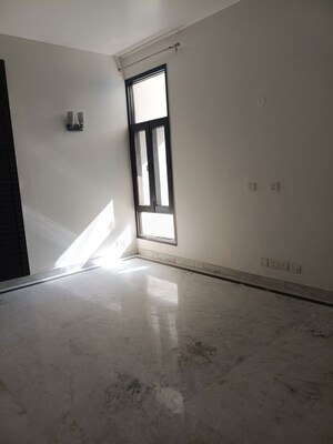 Room in 6 BHK Independent House at Maharani Bagh – for Sale