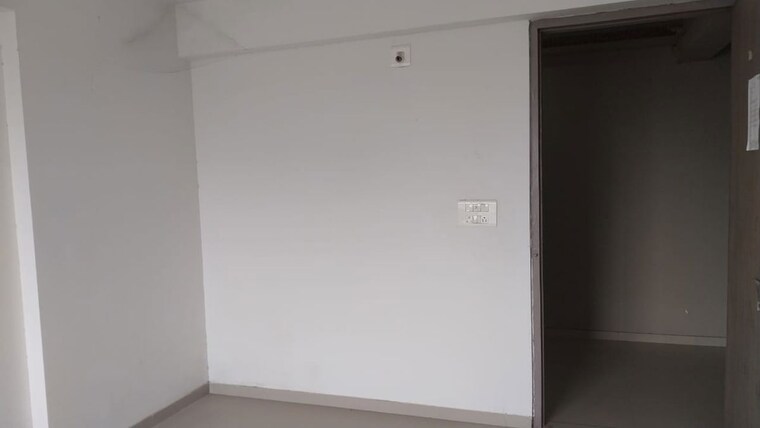 Room, vasna Commercial Shop 330 Sq.Ft. In Vasna Ahmedabad 10620499
