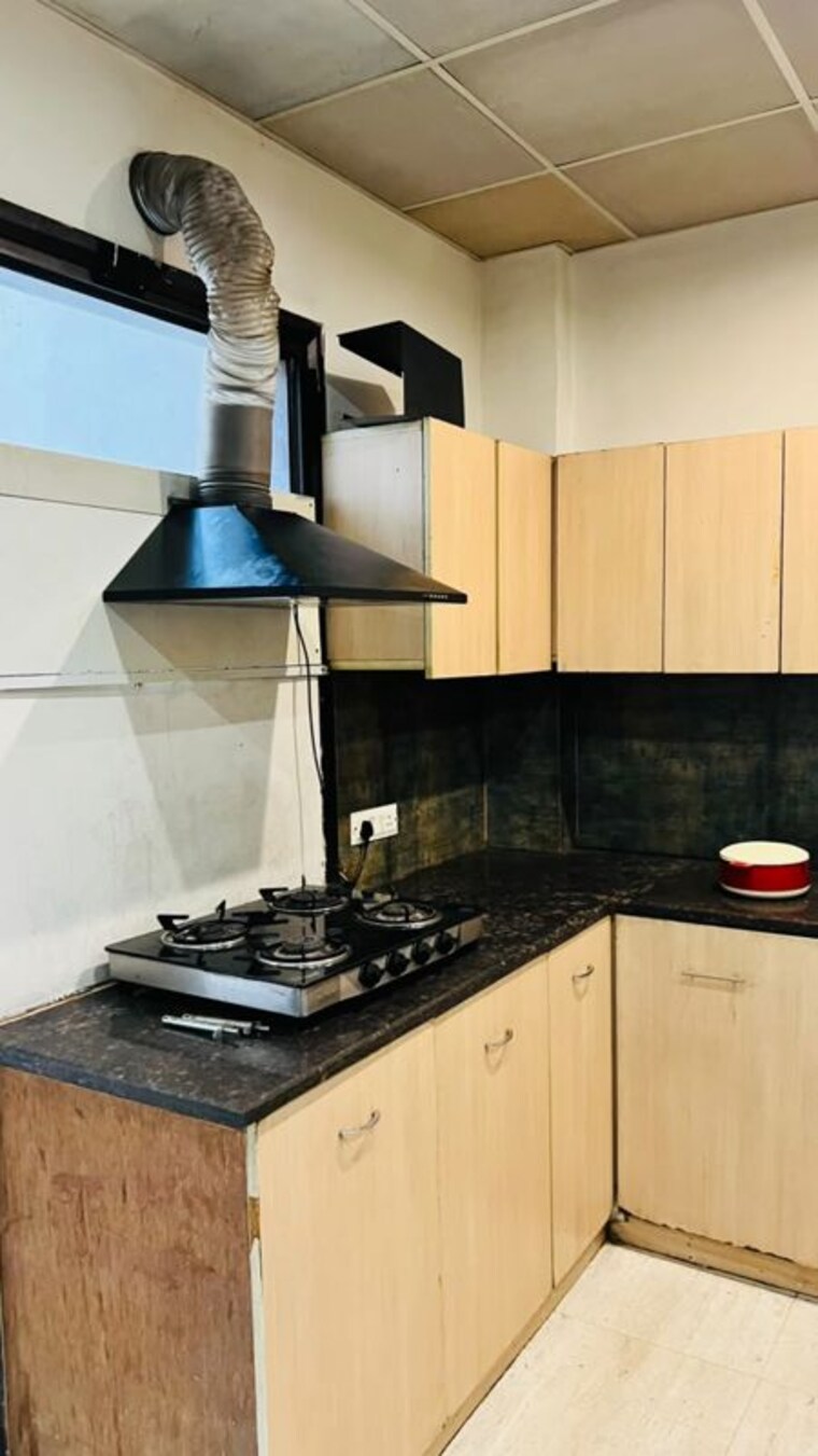 Kitchen, sector 57 3.5 Bedroom 250 Sq.Yd. Builder Floor In Sector 57 Gurgaon 10620463