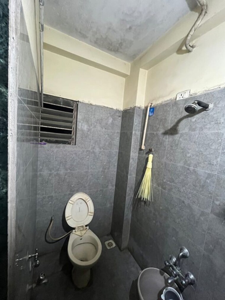 Bathroom, satellite 2 Bedroom 1350 Sq.Ft. Apartment In Satellite Ahmedabad 10620507