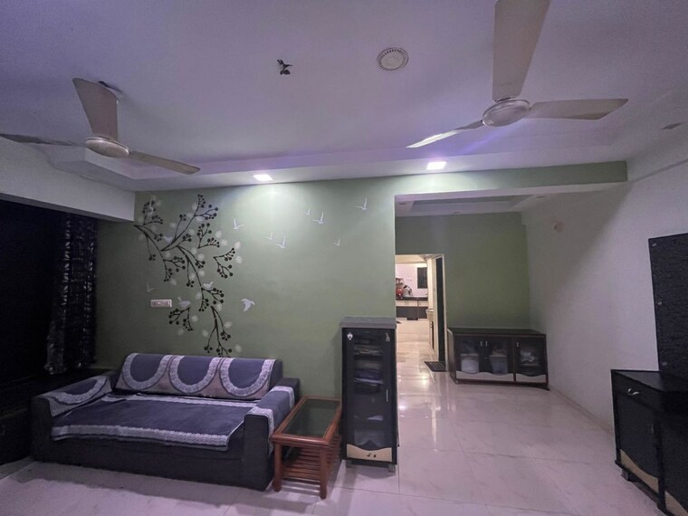 Living Room, satellite 2 Bedroom 1350 Sq.Ft. Apartment In Satellite Ahmedabad 10620507