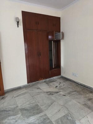 Room in 3 BHK Apartment at Shipra Suncity, Vaibhav Khand – for Sale